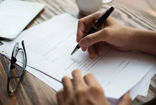 Dubai investor visa benefits 2025 - signing company ownership documents